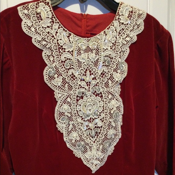Gorgeous!!! Vintage Royal Red Velvet Dress W Sm - Picture 2 of 9